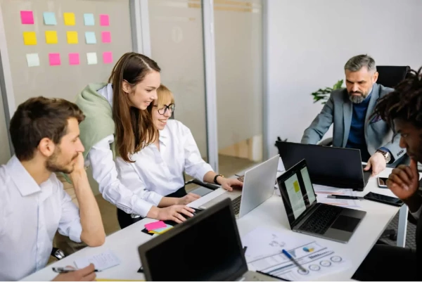 ¿Para qué sirve la configuración de correos corporativos